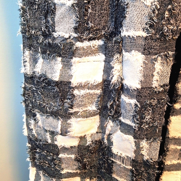 🅱️🅾️G🅾️ Black and white plaid fringe edge vest - Picture 5 of 6